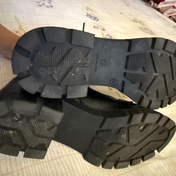 Boots - Picture 5 of 6